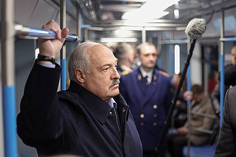 Lukashenko examines new metro stations in Minsk
