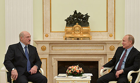 Lukashenko speaks with Putin over phone