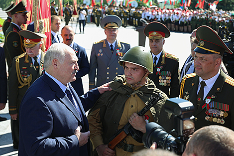 Military Academy cadet from Ukraine approaches Lukashenko with unusual request