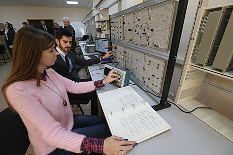 Lukashenko sends anniversary greetings to AGAT company