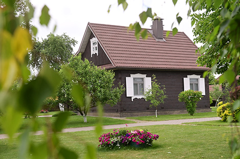 Lukashenko dines on Belarusian potatoes with government officials, scientists in Alexandria