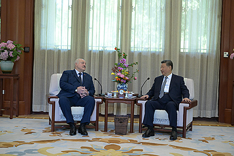 Xi Jinping invites Lukashenko to SCO summit and parade in Beijing