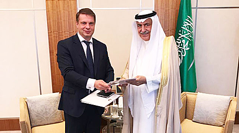 Belarus’ ambassador presents copies of credentials to Saudi Arabia foreign minister