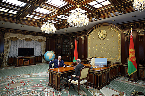 Lukashenko thanks Trump and his wife for letter addressed to him
