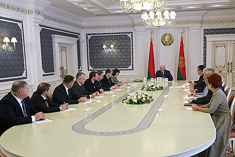 Lukashenko hosts meeting to discuss state of things in healthcare