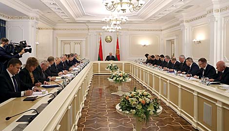 Lukashenko wants comprehensive plan to promote use of electricity in Belarus