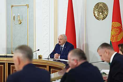 ‘Not just about paycheck’: Lukashenko explains why Uzbek workers come to Belarus