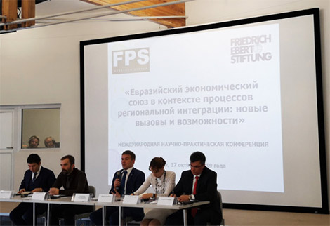 Lukashenko awarded by CIS Council of Border Guard Commanders