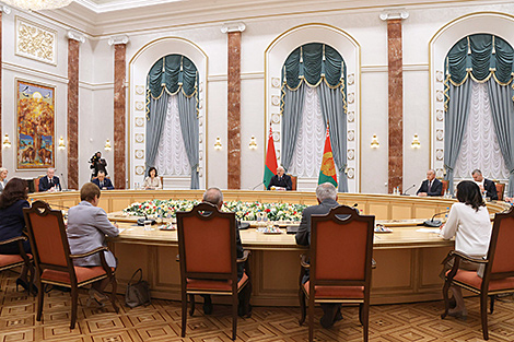 Lukashenko urges Constitutional Court to take lead in implementing constitutional provisions