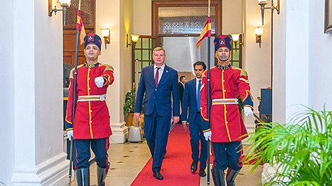 Belarus’ ambassador presents credentials to president of Sri Lanka