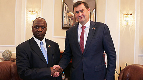 Belarusian FM, Zimbabwean ambassador discuss schedule of bilateral events in 2024