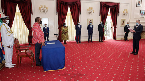 Belarus’ ambassador presents credentials to Kenyan president