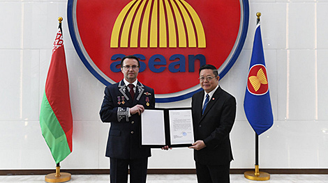 Belarus’ ambassador presents credentials to ASEAN secretary general