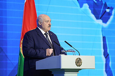 Lukashenko: West has now turned to theft
