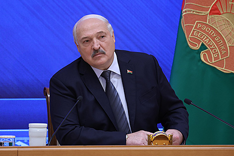 Lukashenko demands cut in external debt receivables, return of foreign revenue