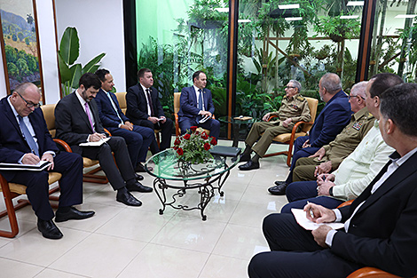 Golovchenko meets with Raúl Castro