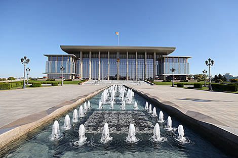 Lukashenko extends National Day greetings to people of France