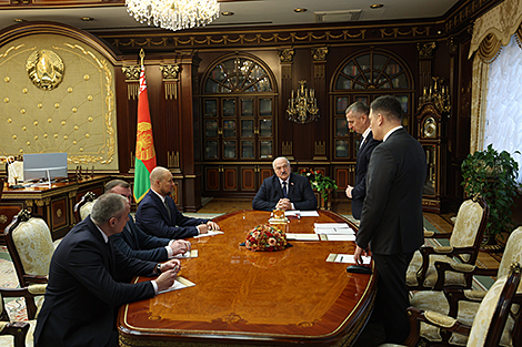 Lukashenko to local authorities: Everyone should push harder