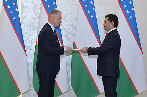 Belarus' ambassador presents copies of credentials to Uzbekistan's FM