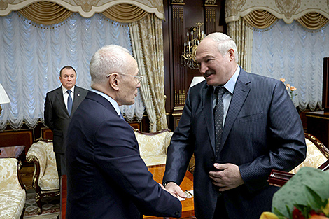 Lukashenko presents Order of Honor to Rapota