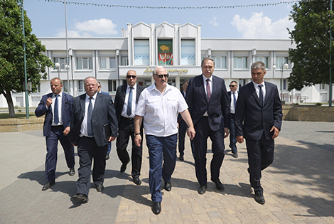 Lukashenko: Belarus will be ripped apart unless it preserves order