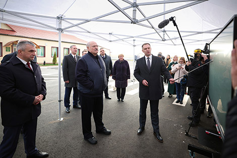 Lukashenko: Bridges and roads are top priority for the state