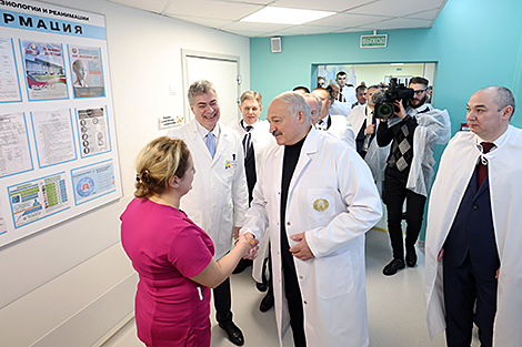 Lukashenko wants Belarusian medics to work in native land