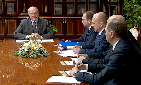 Belarus president wants negotiations on oil deliveries from Russia finished within hours