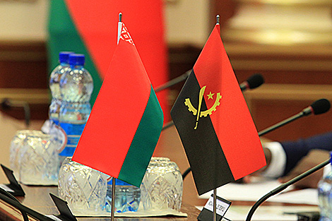 Lukashenko extends Independence Day greetings to Angola