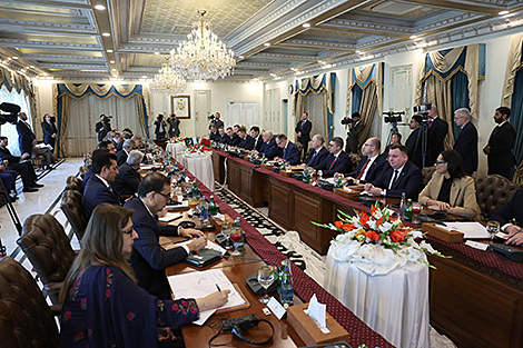 Lukashenko in favor of peaceful resolution of conflict between Pakistan, India
