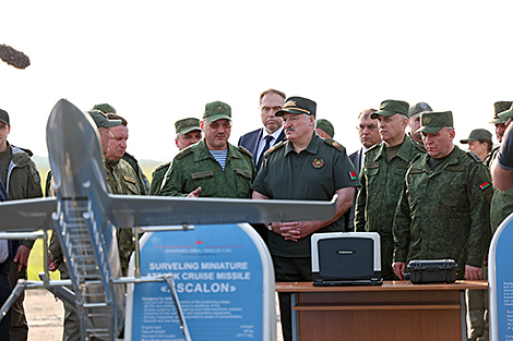 Lukashenko examines samples of drones used by Belarusian army