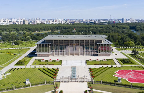 Lukashenko holds meeting with Belarusian high-ranking officials