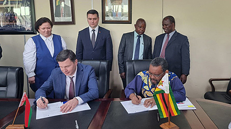 Belarusian State University signs six memorandums with Zimbabwe