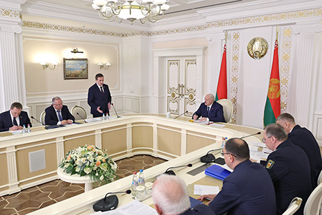 Lukashenko suggests giving away some rental homes