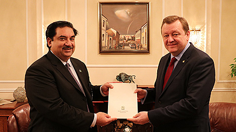 Ways to expand business cooperation between Belarus, Pakistan discussed in Minsk