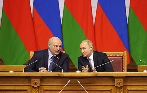 Lukashenko talks to Putin over phone