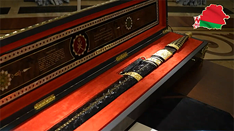 Lukashenko receives famous Omani sword