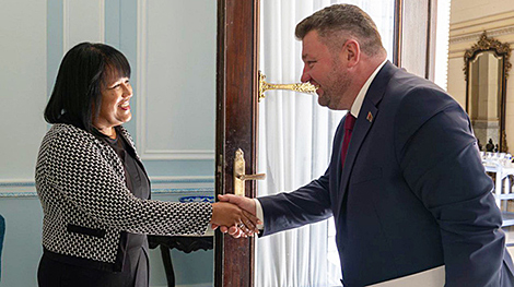Belarus' ambassador presents copies of credentials to Cuba's deputy FM