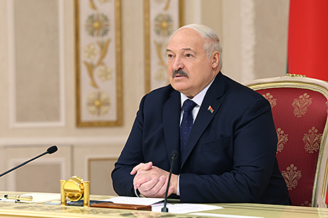 Lukashenko sets record straight on St. George’s ribbons in Belarus