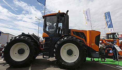 Lukashenko extends measures to support export programs for 2019-2020