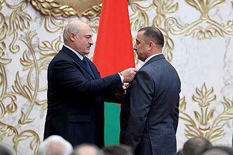 Lukashenko awards best Belarusian agricultural workers