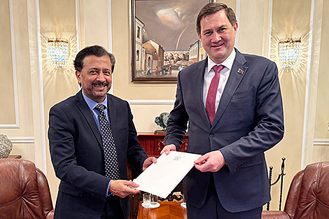 Ryzhenkov receives copies of credentials from Pakistani ambassador