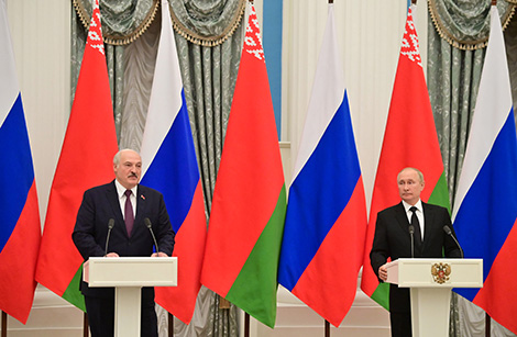 Lukashenko sends birthday greetings to Putin
