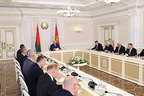 Lukashenko criticizes failures in clean-up and landscaping work