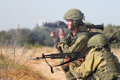 Lukashenko confirms plans to continue testing combat readiness of Belarusian troops