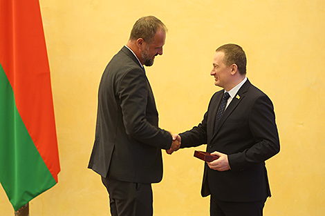 Belarusian PM presents state awards for professional excellence