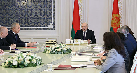 Lukashenko meets with working group to discuss new Constitution of Belarus