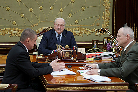 Lukashenko meets with head of Belarusian hunters and fishermen society