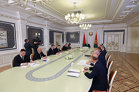 Lukashenko comments on initiative to change requirements for medical workers in private clinics