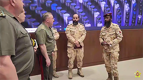 Khrenin invites Qatari servicemen to train in Belarus